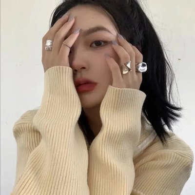 演员中村栞奈 